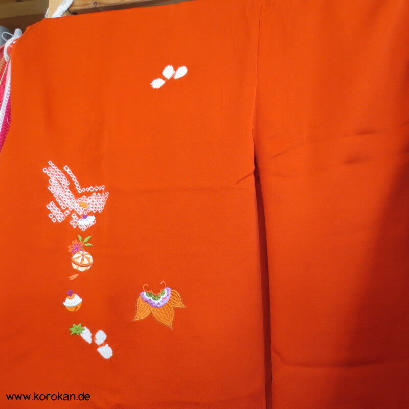 Mädchen Shibori und Stickerei Furisode Karieba