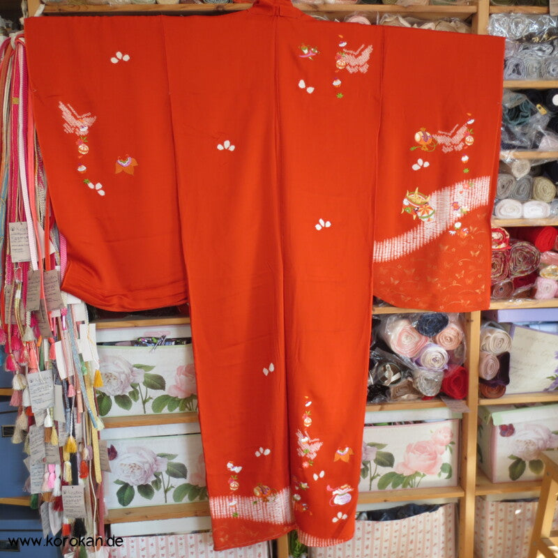 Mädchen Shibori und Stickerei Furisode Karieba