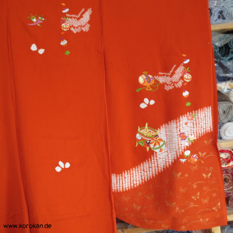 Mädchen Shibori und Stickerei Furisode Karieba