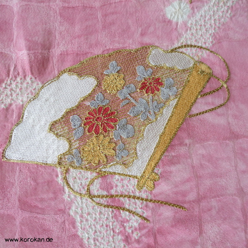 üppige Fächer-Stickerei mit Shibori auf rosa, Tanmono