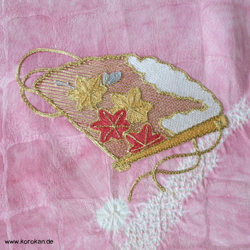 üppige Fächer-Stickerei mit Shibori auf rosa, Tanmono