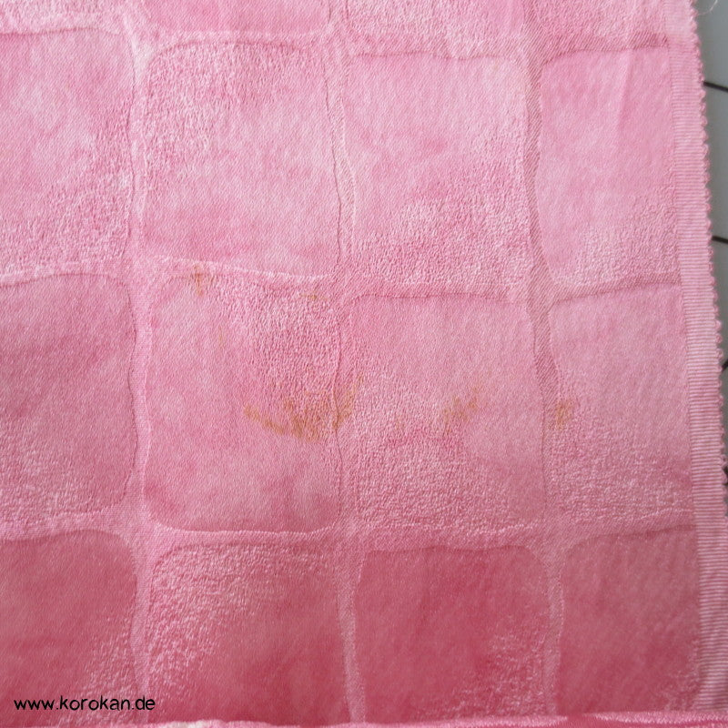 üppige Fächer-Stickerei mit Shibori auf rosa, Tanmono