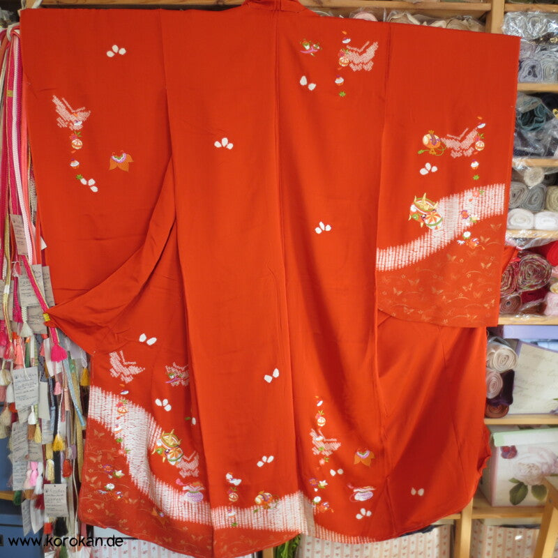 Mädchen Shibori und Stickerei Furisode Karieba