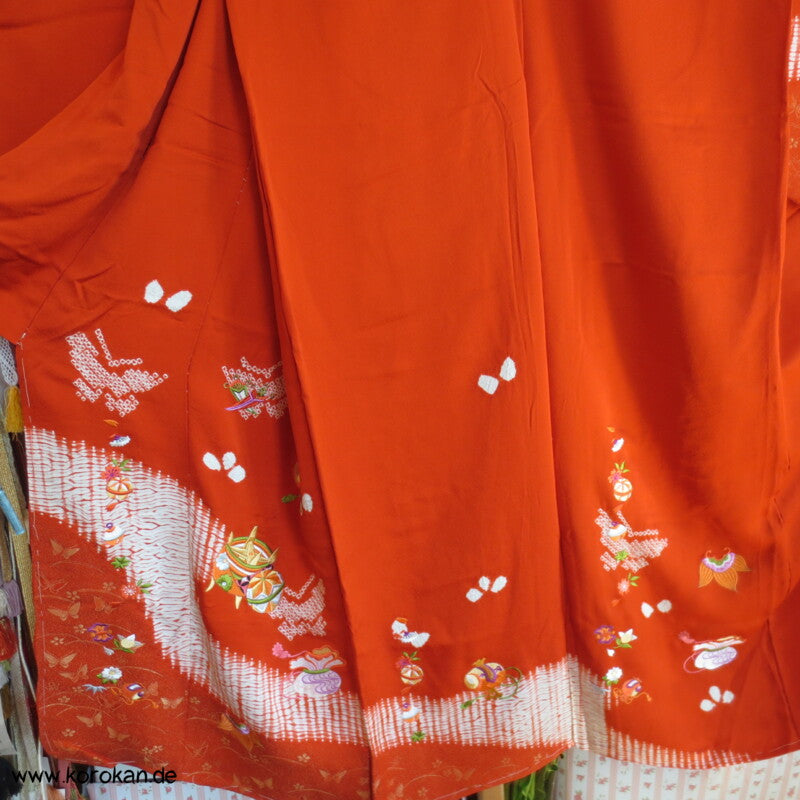 Mädchen Shibori und Stickerei Furisode Karieba