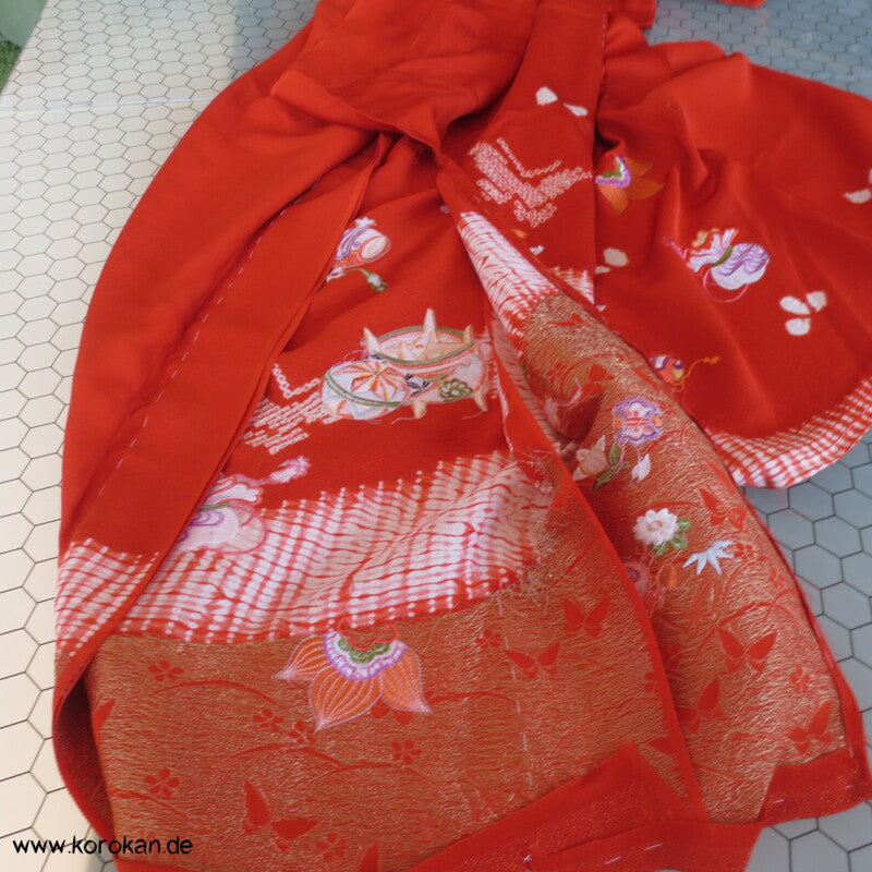 Mädchen Shibori und Stickerei Furisode Karieba