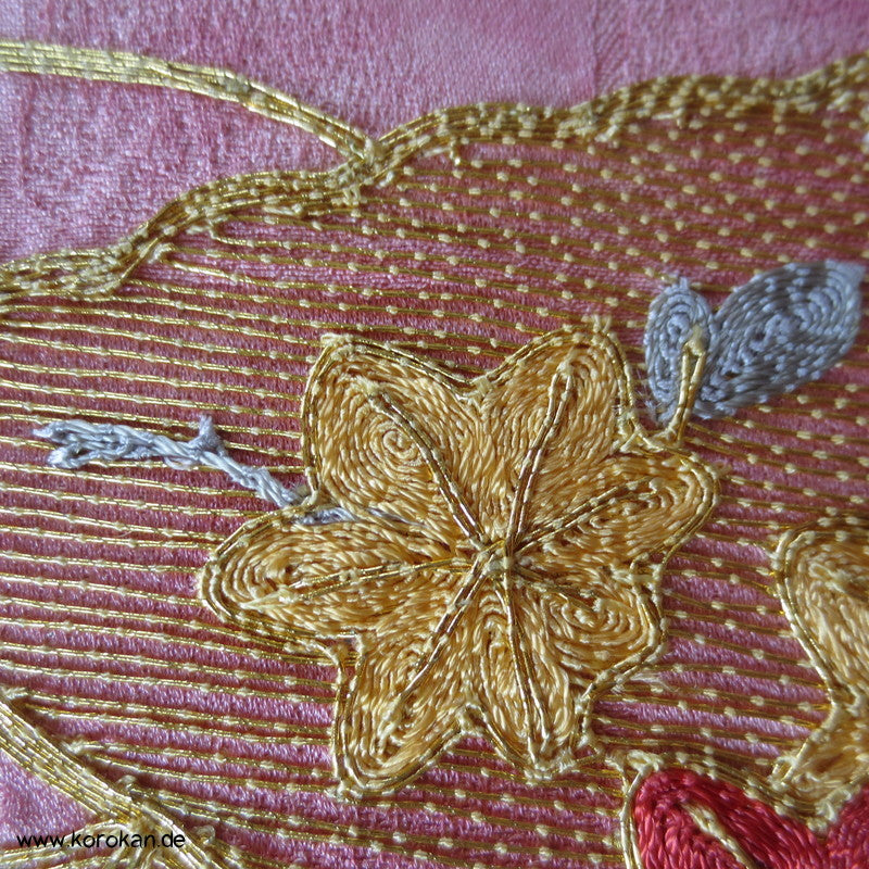 üppige Fächer-Stickerei mit Shibori auf rosa, Tanmono