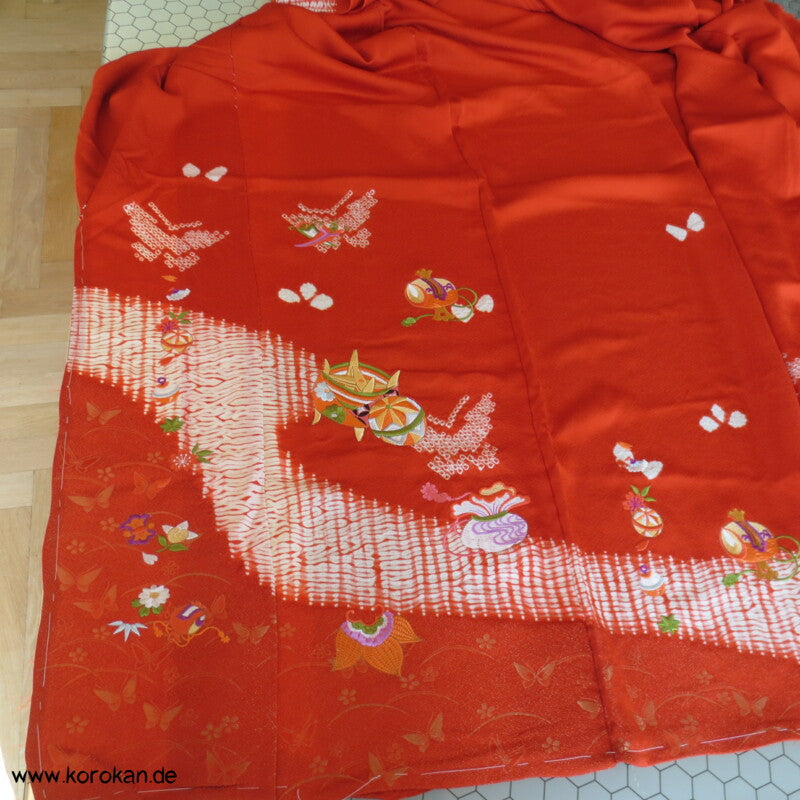 Mädchen Shibori und Stickerei Furisode Karieba