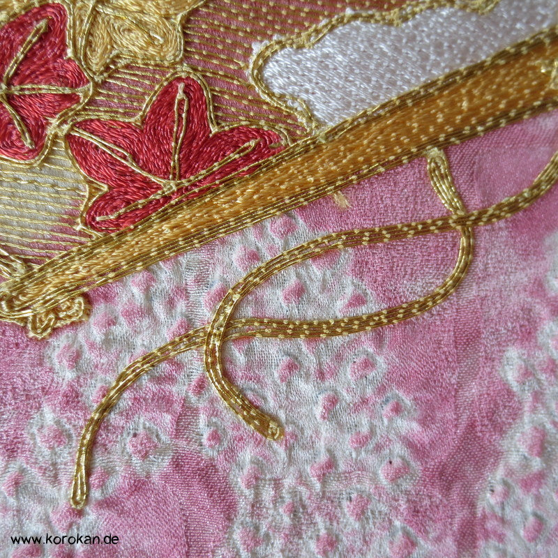 üppige Fächer-Stickerei mit Shibori auf rosa, Tanmono