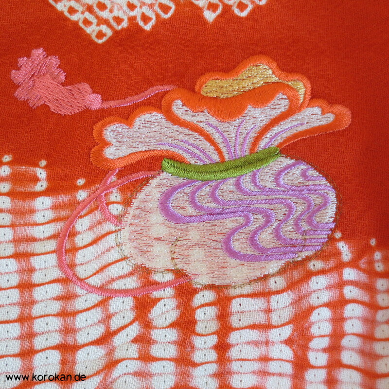 Mädchen Shibori und Stickerei Furisode Karieba
