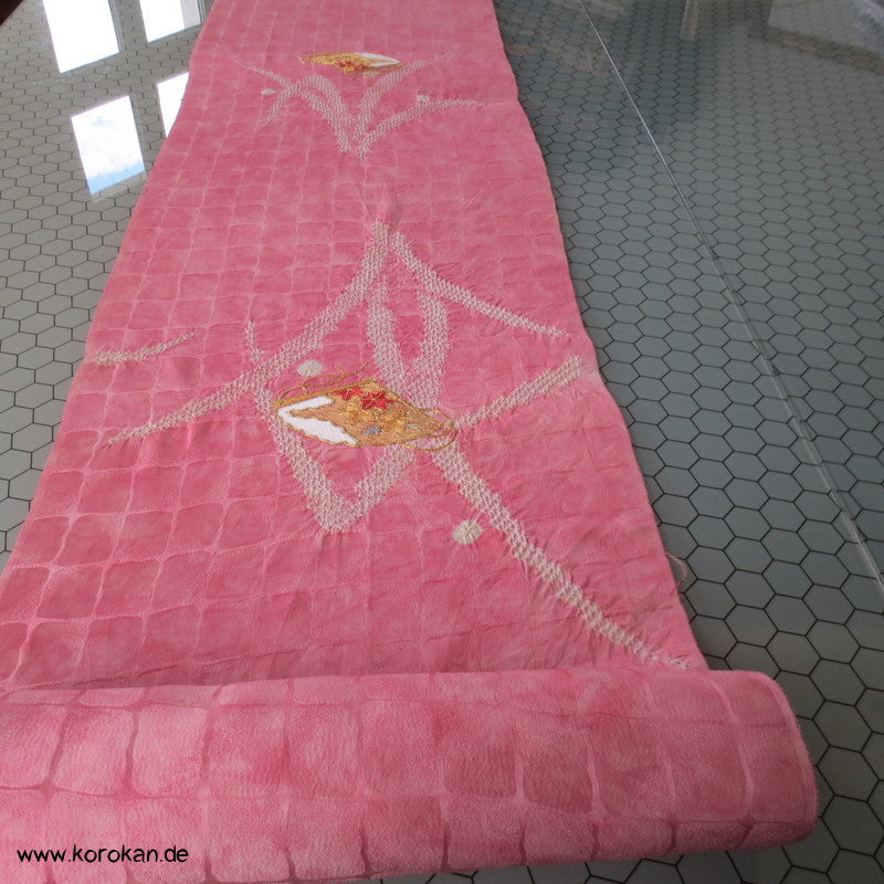 üppige Fächer-Stickerei mit Shibori auf rosa, Tanmono