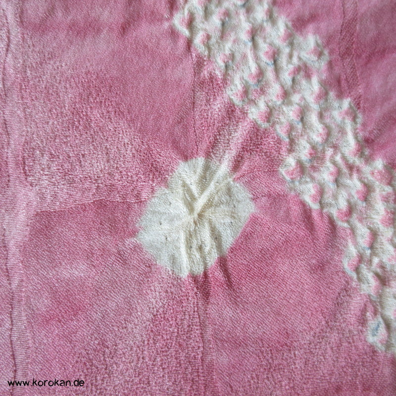 üppige Fächer-Stickerei mit Shibori auf rosa, Tanmono