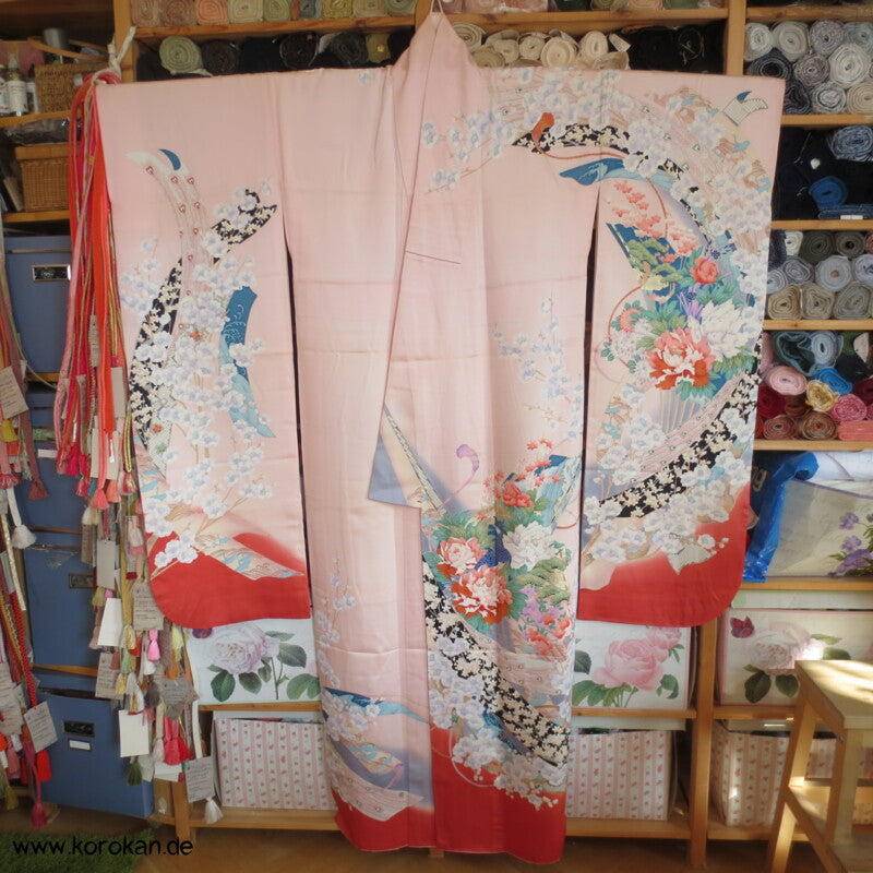 Noshi Muster mit Pfau / Federn Furisode Seiden Crepe Satin Kimono