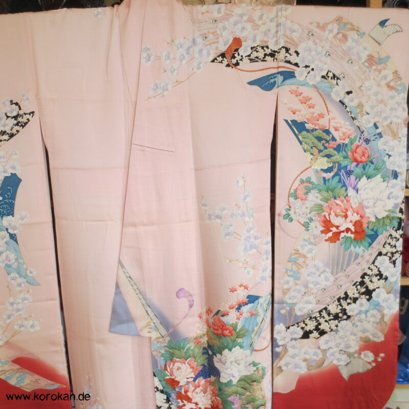 Noshi Muster mit Pfau / Federn Furisode Seiden Crepe Satin Kimono