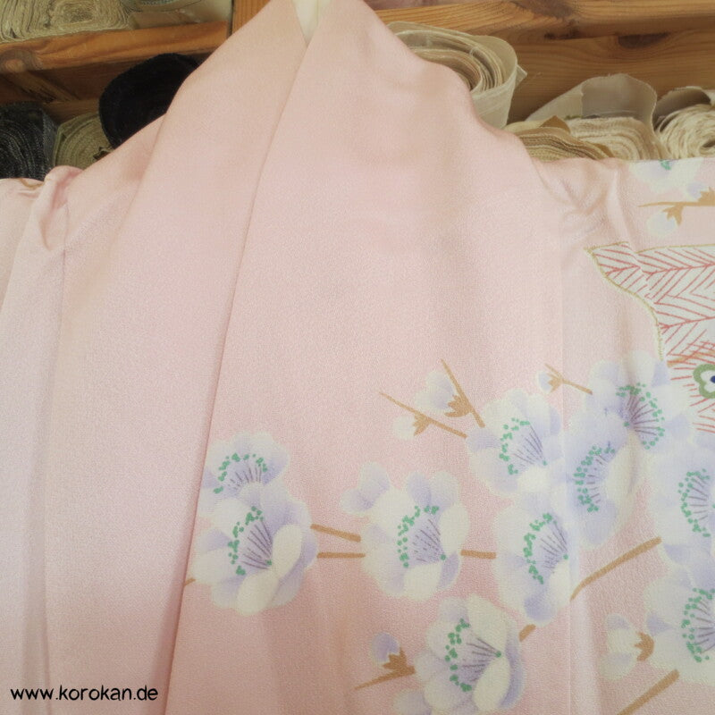 Noshi Muster mit Pfau / Federn Furisode Seiden Crepe Satin Kimono