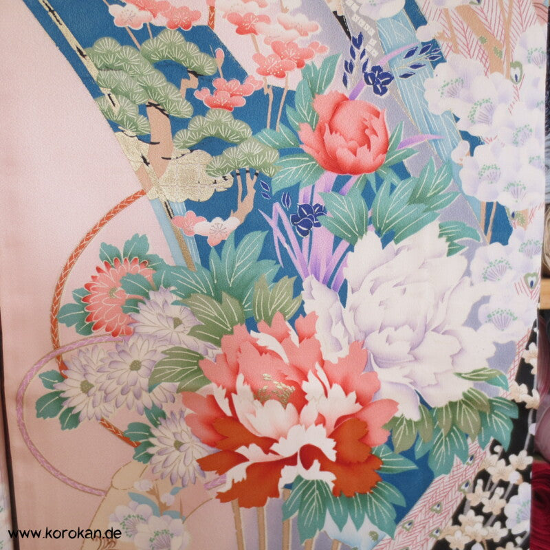 Noshi Muster mit Pfau / Federn Furisode Seiden Crepe Satin Kimono