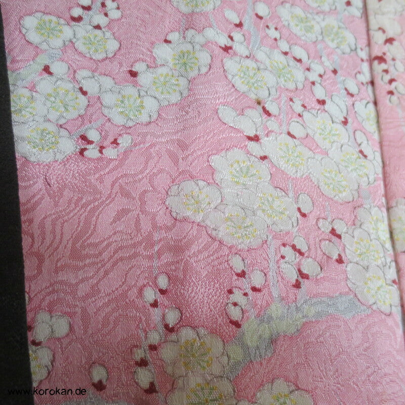bunte Shippo auf schwarzer Matzukawabishi Seide Haori, bestickt