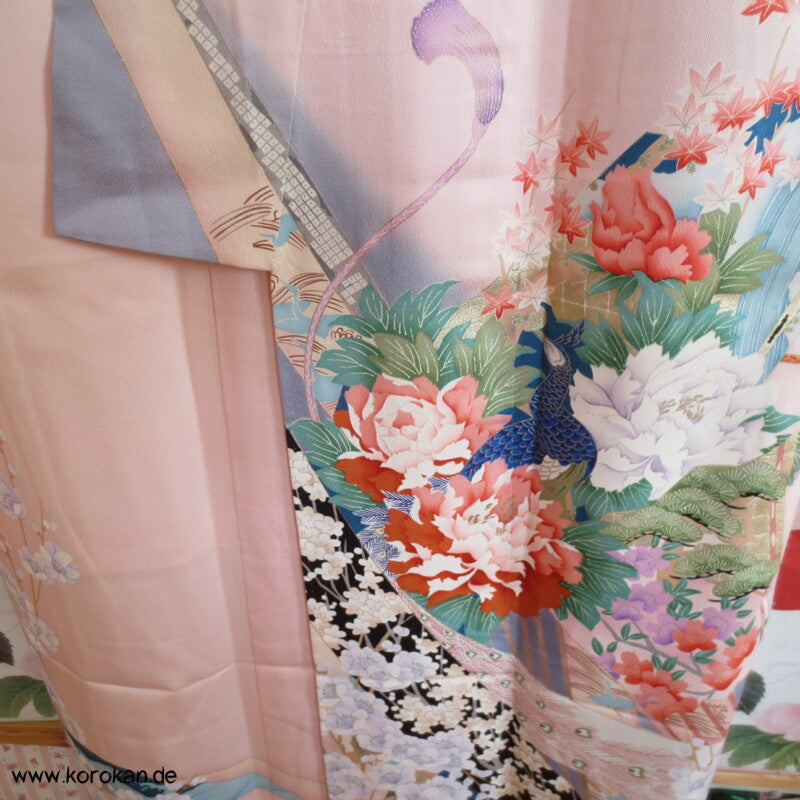 Noshi Muster mit Pfau / Federn Furisode Seiden Crepe Satin Kimono