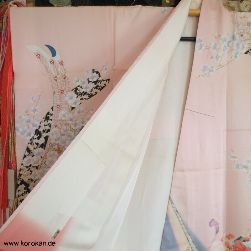 Noshi Muster mit Pfau / Federn Furisode Seiden Crepe Satin Kimono
