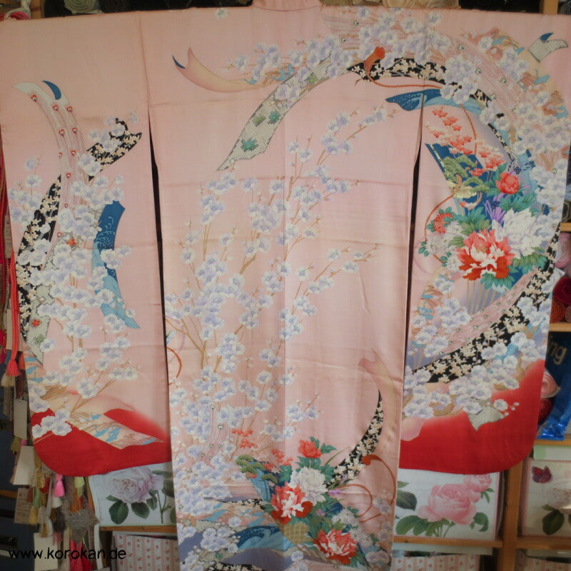 Noshi Muster mit Pfau / Federn Furisode Seiden Crepe Satin Kimono