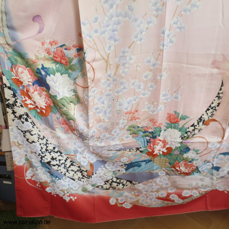 Noshi Muster mit Pfau / Federn Furisode Seiden Crepe Satin Kimono