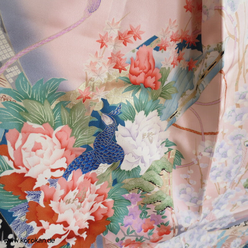 Noshi Muster mit Pfau / Federn Furisode Seiden Crepe Satin Kimono