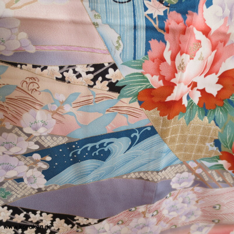 Noshi Muster mit Pfau / Federn Furisode Seiden Crepe Satin Kimono