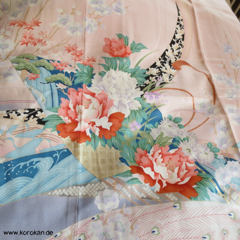 Noshi Muster mit Pfau / Federn Furisode Seiden Crepe Satin Kimono