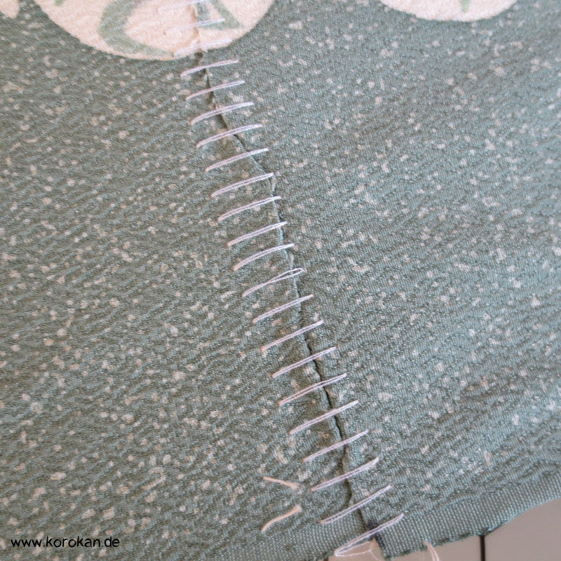 Araihari Kimono Seidencrepe - Mon Streifen - seladon