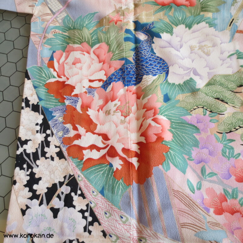 Noshi Muster mit Pfau / Federn Furisode Seiden Crepe Satin Kimono