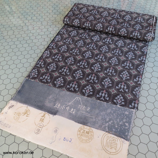 Kikko Abstrakt Druckkasuri Kimono Seidencrepe