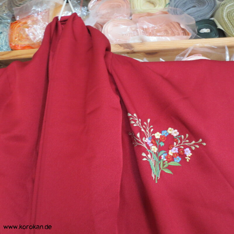 gestickte Enbleme Furisode Karieba