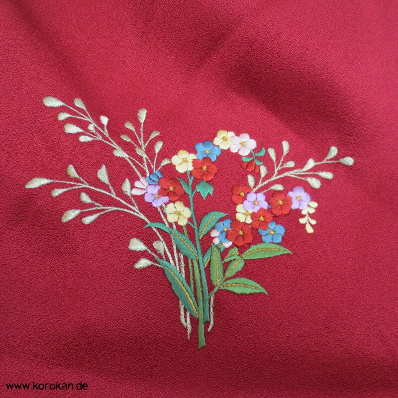 gestickte Enbleme Furisode Karieba