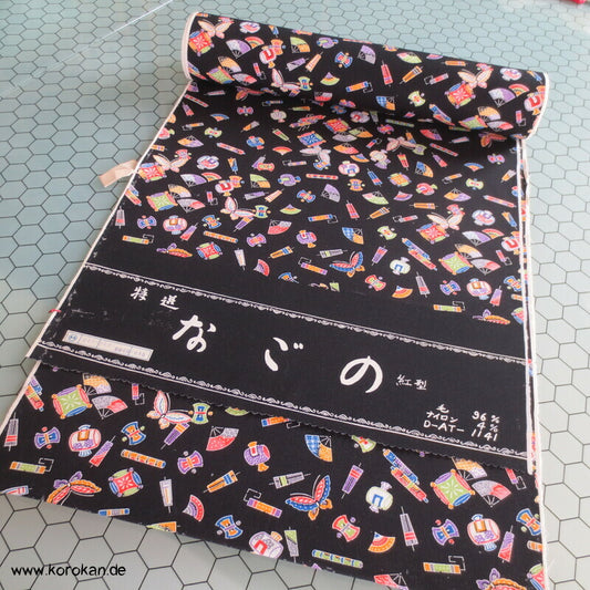 bunte Japan Motive auf schwarz Woll Kimono Tanmono