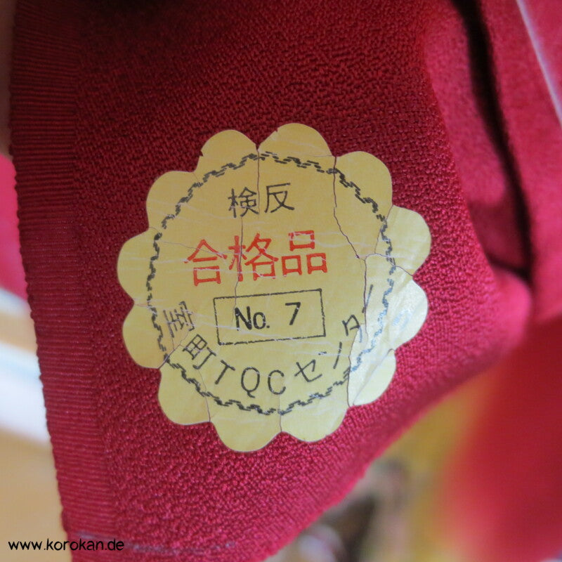 gestickte Enbleme Furisode Karieba