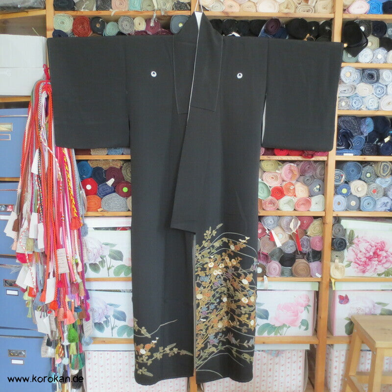 herbstlicher Chrysanthemenbusch Tomesode Kimono