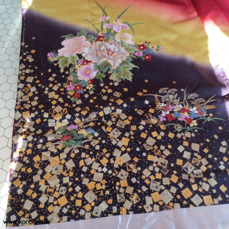 gestickte Enbleme Furisode Karieba