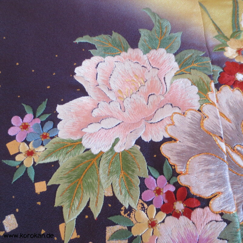 gestickte Enbleme Furisode Karieba