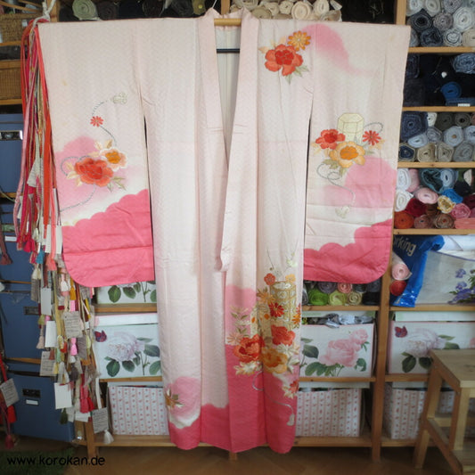 schöne Pfingstrosenstickereien Furisode - nur als Material
