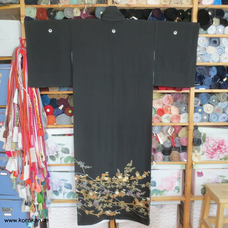 herbstlicher Chrysanthemenbusch Tomesode Kimono