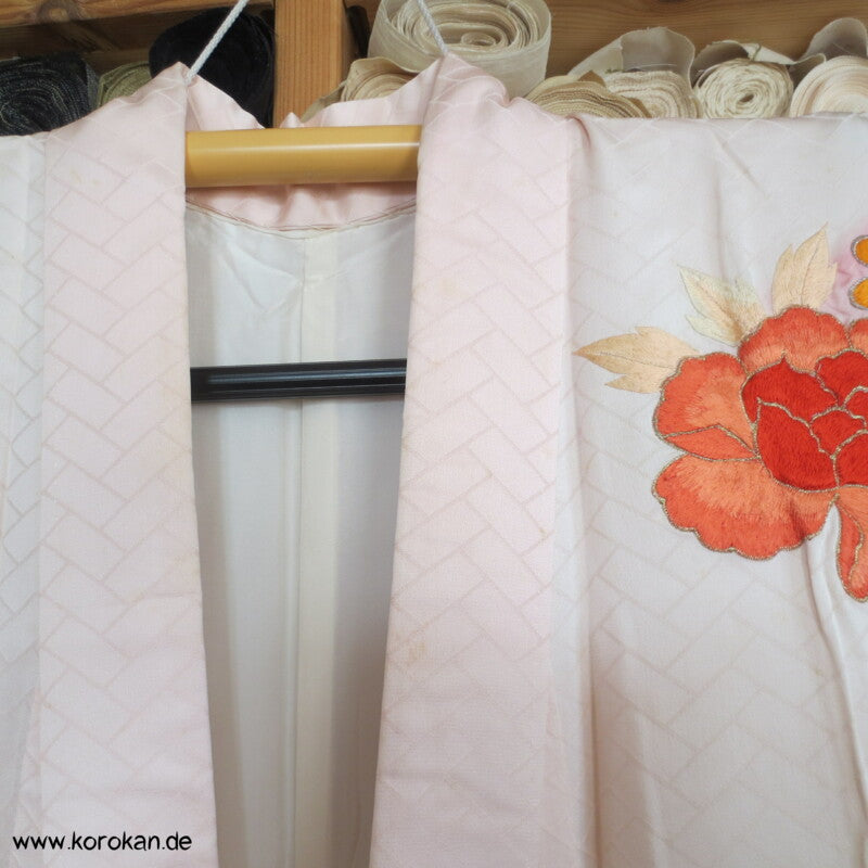 schöne Pfingstrosenstickereien Furisode - nur als Material