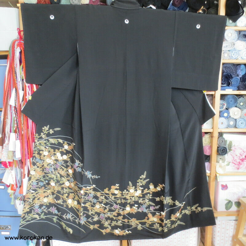 herbstlicher Chrysanthemenbusch Tomesode Kimono