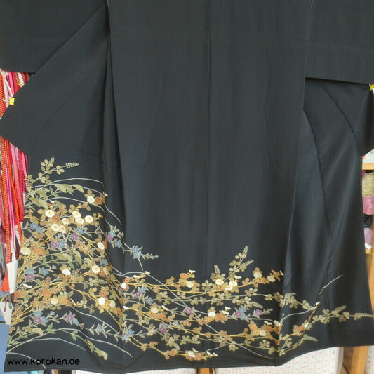 herbstlicher Chrysanthemenbusch Tomesode Kimono