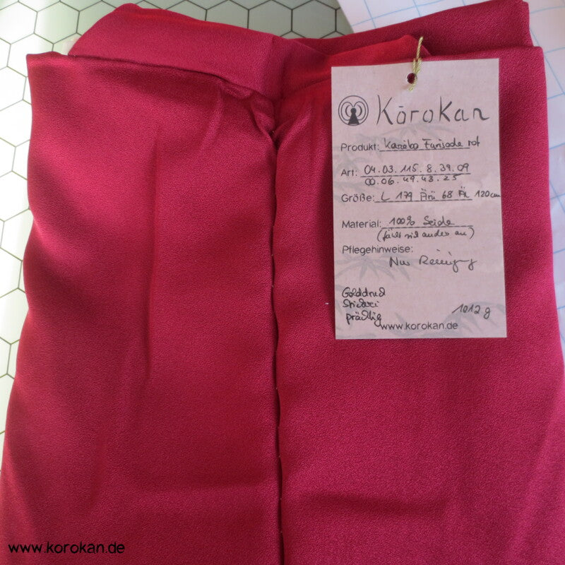 gestickte Enbleme Furisode Karieba