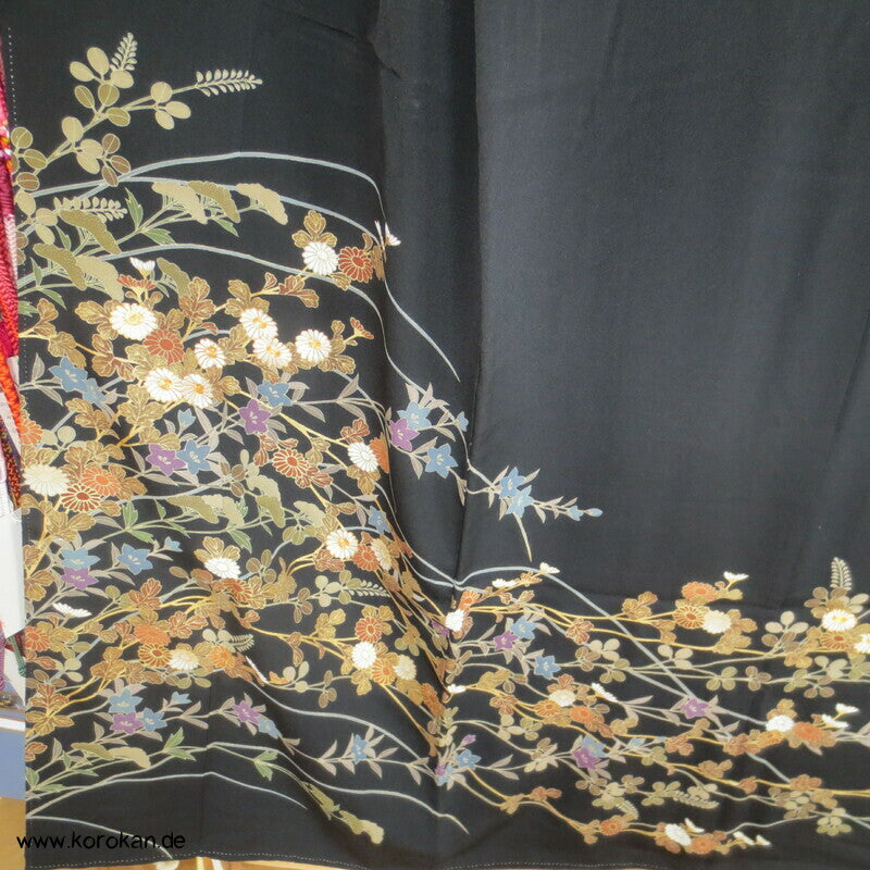 herbstlicher Chrysanthemenbusch Tomesode Kimono