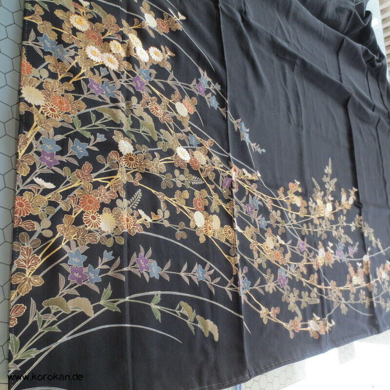 herbstlicher Chrysanthemenbusch Tomesode Kimono