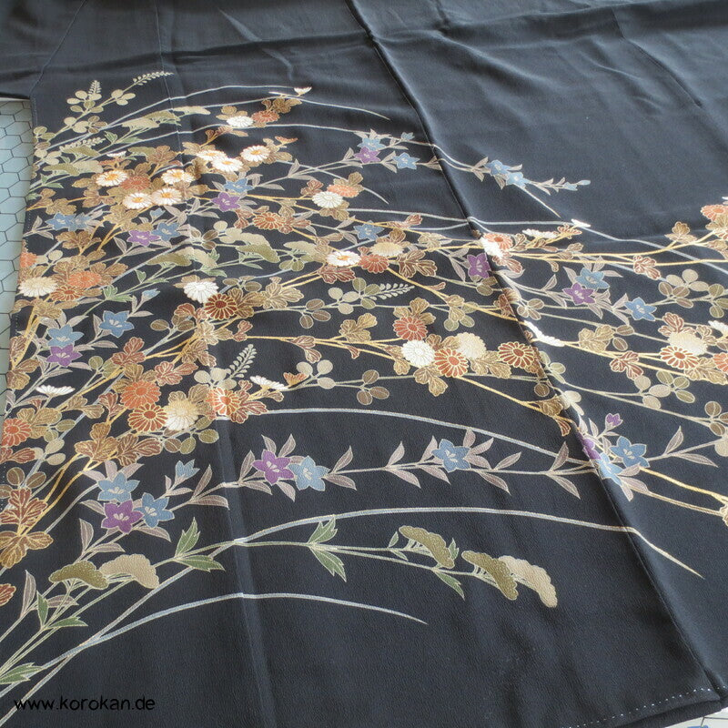 herbstlicher Chrysanthemenbusch Tomesode Kimono