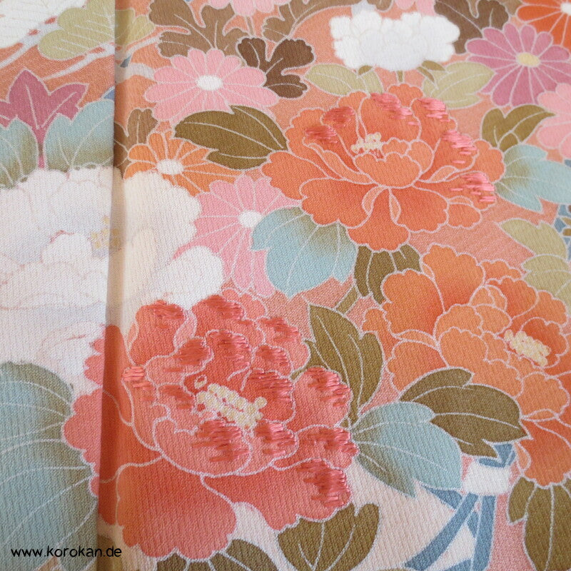 apricot mit Blüten klassischer Homongi Kimono