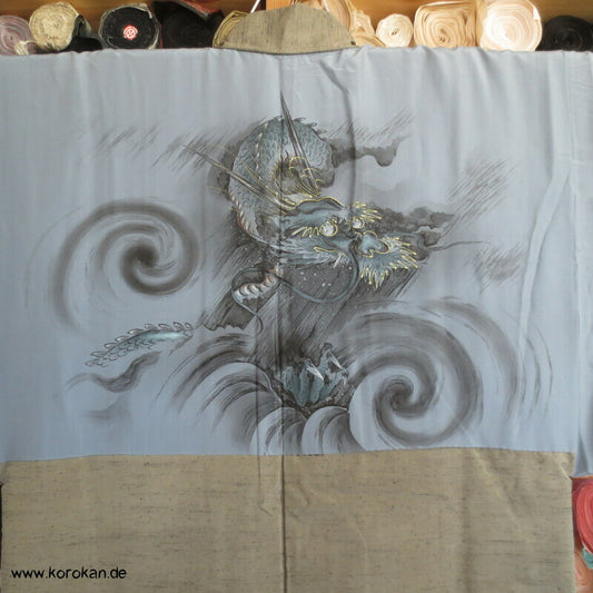helle Haori Kimono Tsumugi Seiden Jacke, handgemaltes Drachenfutter