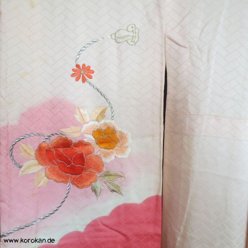 schöne Pfingstrosenstickereien Furisode - nur als Material