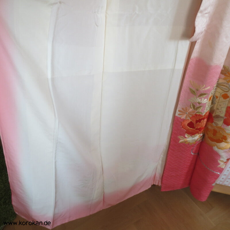 schöne Pfingstrosenstickereien Furisode - nur als Material